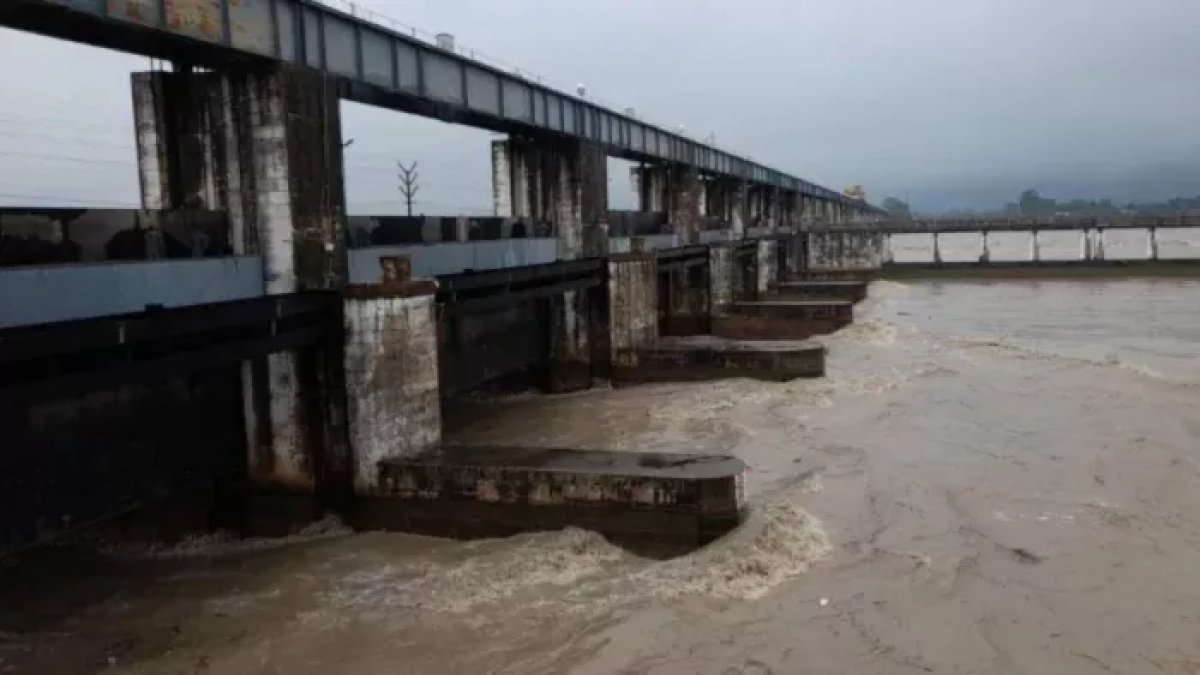 बिहार में बाढ़ का खतरा: कोसी, गंडक और महानंदा नदियों का जलस्तर खतरे के निशान से ऊपर