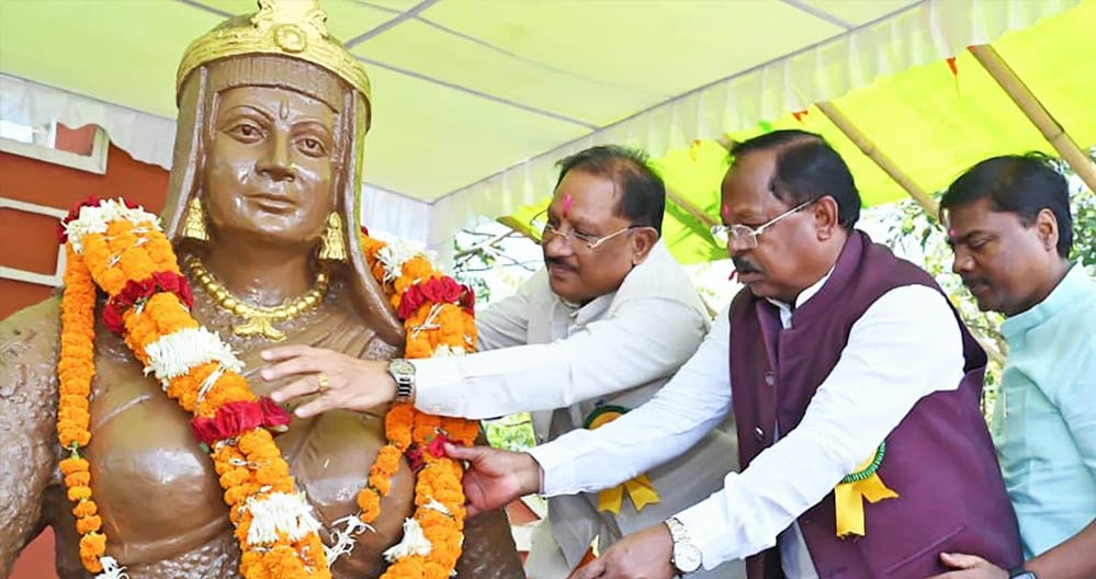 वीरांगना रानी दुर्गावती का शौर्य और बलिदान राष्ट्र की प्रेरणा का अमर स्रोत : मुख्यमंत्री विष्णुदेव साय वीरांगना रानी दुर्गावती का शौर्य और बलिदान राष्ट्र की प्रेरणा का अमर स्रोत : मुख्यमंत्री विष्णुदेव साय