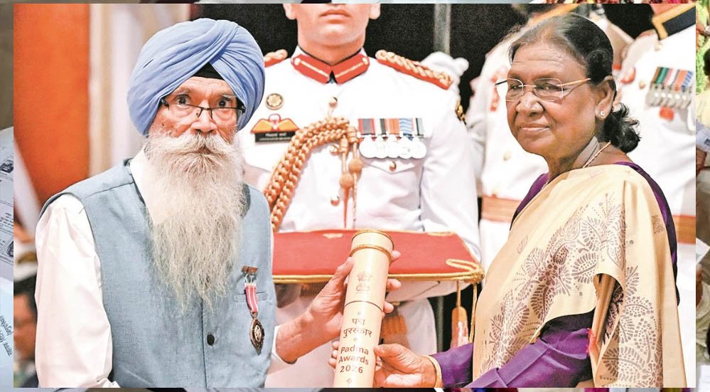 ‘झाड़ू वाले हीरो’ इंदरजीत सिद्धू को मिला पद्मश्री, PM मोदी बोले- इन्होंने चंडीगढ़ साफ कर दिया ‘झाड़ू वाले हीरो’ इंदरजीत सिद्धू को मिला पद्मश्री, PM मोदी बोले- इन्होंने चंडीगढ़ साफ कर दिया