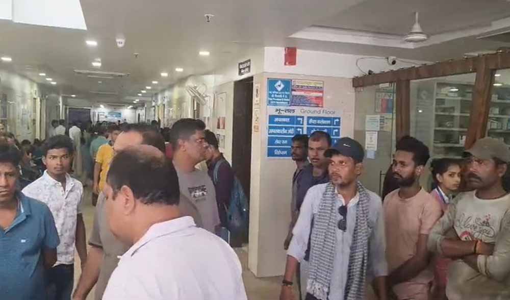 रायगढ़ इस्पात संयंत्र में फर्नेस ब्लास्ट, 4 मजदूर घायल; मौके पर मची अफरा-तफरी रायगढ़ इस्पात संयंत्र में फर्नेस ब्लास्ट, 4 मजदूर घायल; मौके पर मची अफरा-तफरी