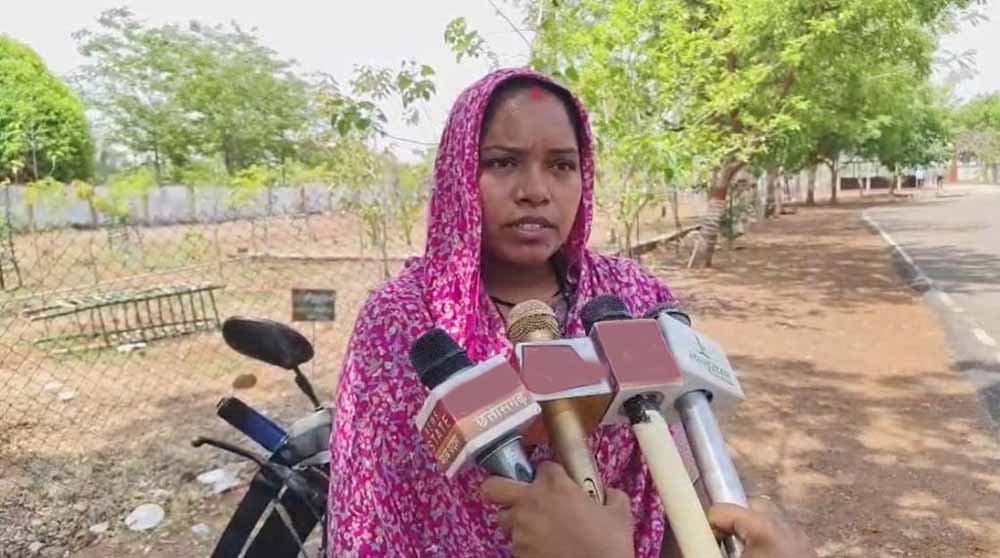 महिला सरपंच समेत 4 जनप्रतिनिधियों का सामाजिक बहिष्कार, पीड़ितों ने कलेक्टर से लगाई न्याय की गुहार महिला सरपंच समेत 4 जनप्रतिनिधियों का सामाजिक बहिष्कार, पीड़ितों ने कलेक्टर से लगाई न्याय की गुहार