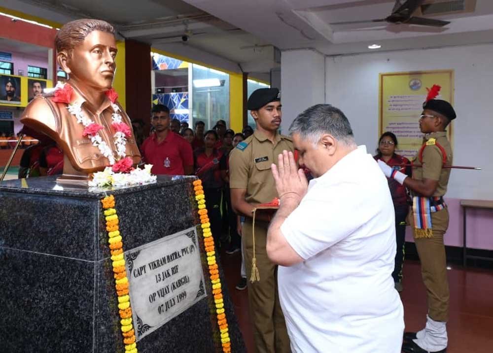 सैनिक स्कूल अंबिकापुर में आधुनिक पीवीसी बैडमिंटन कोर्ट का लोकार्पण, खेल प्रतिभाओं को मिलेगा नया मंच सैनिक स्कूल अंबिकापुर में आधुनिक पीवीसी बैडमिंटन कोर्ट का लोकार्पण, खेल प्रतिभाओं को मिलेगा नया मंच