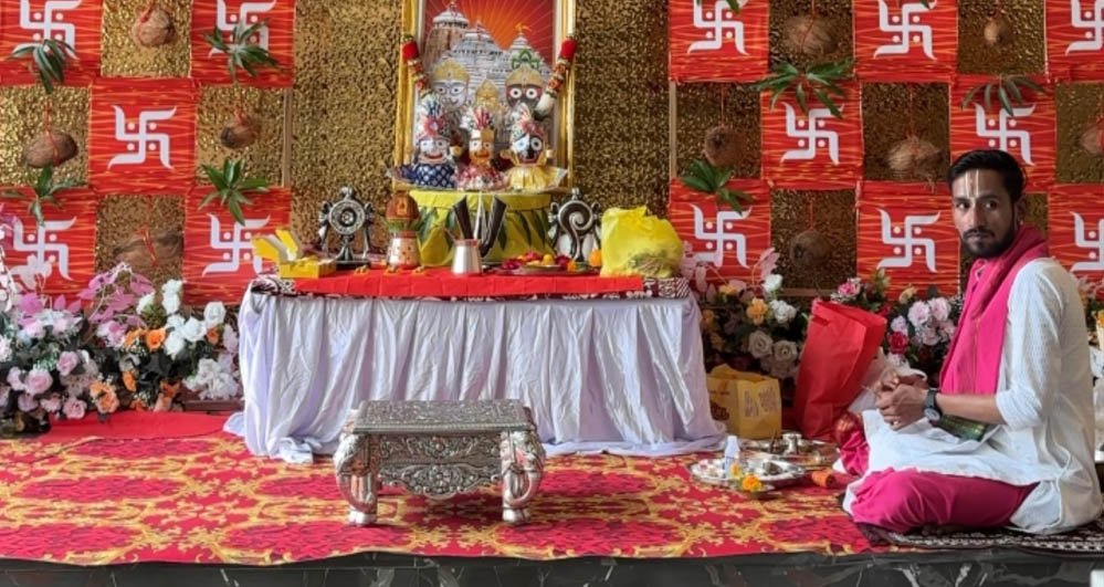 ए.टी. पैलेस में भगवान जगन्नाथ, बलभद्र एवं माता सुभद्रा की भव्य स्थापना, वैदिक मंत्रोच्चार के बीच सम्पन्न हुआ पूजन ए.टी. पैलेस में भगवान जगन्नाथ, बलभद्र एवं माता सुभद्रा की भव्य स्थापना, वैदिक मंत्रोच्चार के बीच सम्पन्न हुआ पूजन