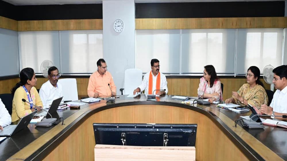 रायपुर : छत्तीसगढ़ में एआई (AI) तकनीक से होगा पीएमजीएसवाई सड़कों का निरीक्षण- उप मुख्यमंत्री विजय शर्मा का बड़ा फैसला रायपुर : छत्तीसगढ़ में एआई (AI) तकनीक से होगा पीएमजीएसवाई सड़कों का निरीक्षण- उप मुख्यमंत्री विजय शर्मा का बड़ा फैसला