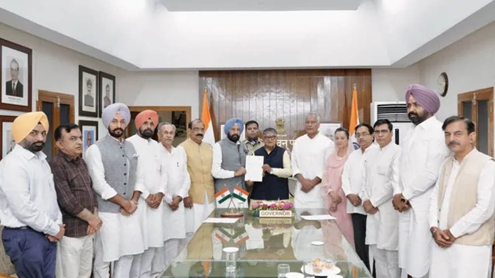 पंजाब निकाय चुनाव पर गरमाई सियासत, BJP ने राज्यपाल से की शिकायत पंजाब निकाय चुनाव पर गरमाई सियासत, BJP ने राज्यपाल से की शिकायत