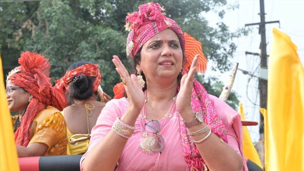 एक सिग्नेचर पड़ा भारी! बांकीपुर में वीणा मानवी का नामांकन रद्द, तेज प्रताप की पार्टी को झटका एक सिग्नेचर पड़ा भारी! बांकीपुर में वीणा मानवी का नामांकन रद्द, तेज प्रताप की पार्टी को झटका
