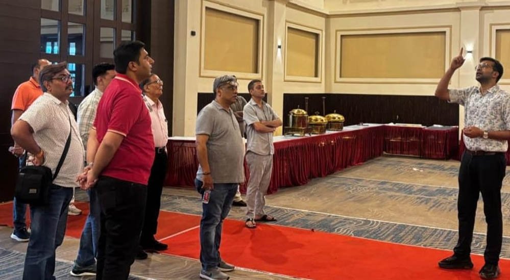 सरगुजा पर्यटन को नई उड़ान देने की पहल : फेम ट्रिप के अंतर्गत टूर ऑपरेटर्स ने अम्बिकापुर के आतिथ्य और होटल सुविधाओं का लिया अनुभव सरगुजा पर्यटन को नई उड़ान देने की पहल : फेम ट्रिप के अंतर्गत टूर ऑपरेटर्स ने अम्बिकापुर के आतिथ्य और होटल सुविधाओं का लिया अनुभव