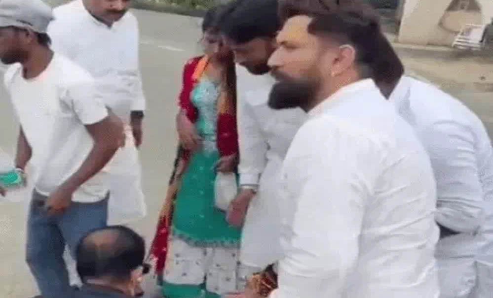 घायल युवती की मदद को रुके चिराग पासवान, अपनी गाड़ी से अस्पताल भेजकर कराया इलाज का इंतजाम घायल युवती की मदद को रुके चिराग पासवान, अपनी गाड़ी से अस्पताल भेजकर कराया इलाज का इंतजाम