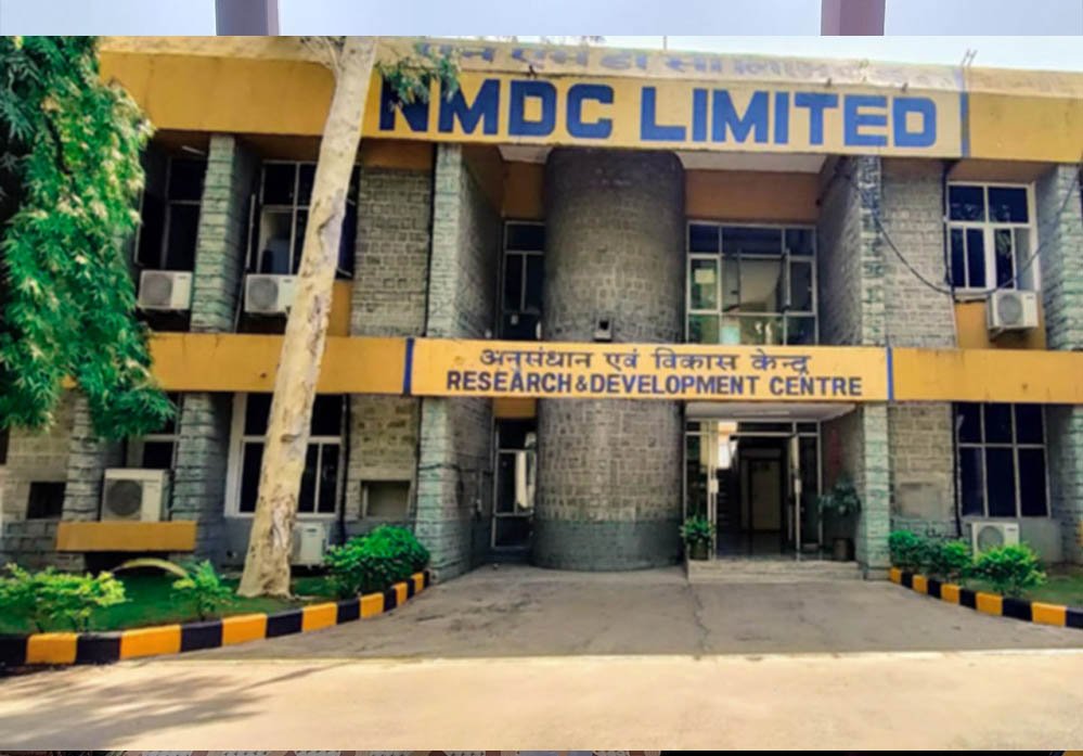 रायपुर में NMDC कार्यालय पहुंची संसदीय राजभाषा समिति, हिंदी के प्रभावी क्रियान्वयन का लिया जायजा रायपुर में NMDC कार्यालय पहुंची संसदीय राजभाषा समिति, हिंदी के प्रभावी क्रियान्वयन का लिया जायजा