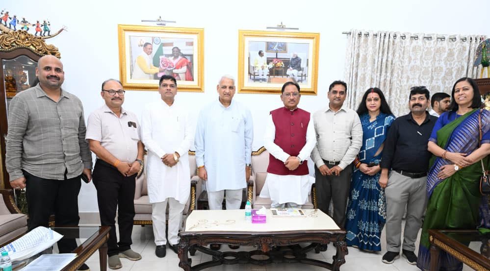 मुख्यमंत्री विष्णुदेव साय से लघु उद्योग भारती के प्रतिनिधिमंडल ने की सौजन्य मुलाकात : 14वें इंडिया इंडस्ट्रियल फेयर की तैयारियों पर हुई चर्चा मुख्यमंत्री विष्णुदेव साय से लघु उद्योग भारती के प्रतिनिधिमंडल ने की सौजन्य मुलाकात : 14वें इंडिया इंडस्ट्रियल फेयर की तैयारियों पर हुई चर्चा
