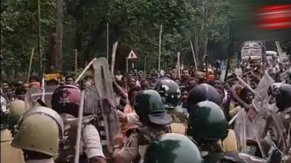 छत्तीसगढ़ के सूरजपुर में भूमि अधिग्रहण पर बवाल! हिंसक झड़प में DSP समेत 24 से ज्यादा पुलिसकर्मी घायल छत्तीसगढ़ के सूरजपुर में भूमि अधिग्रहण पर बवाल! हिंसक झड़प में DSP समेत 24 से ज्यादा पुलिसकर्मी घायल