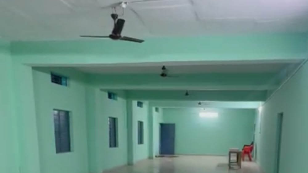 उप मुख्यमंत्री विजय शर्मा की पहल से वनांचल के लमनी और खुड़िया में 20-20 लाख रुपए की लागत से बने आधुनिक प्रतीक्षालय शेड उप मुख्यमंत्री विजय शर्मा की पहल से वनांचल के लमनी और खुड़िया में 20-20 लाख रुपए की लागत से बने आधुनिक प्रतीक्षालय शेड