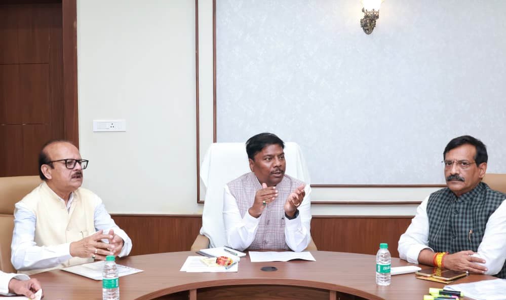 सहकारिता क्षेत्र को और मजबूत बनाने पर दें जोर- सहकारिता मंत्री केदार कश्यप सहकारिता क्षेत्र को और मजबूत बनाने पर दें जोर- सहकारिता मंत्री केदार कश्यप