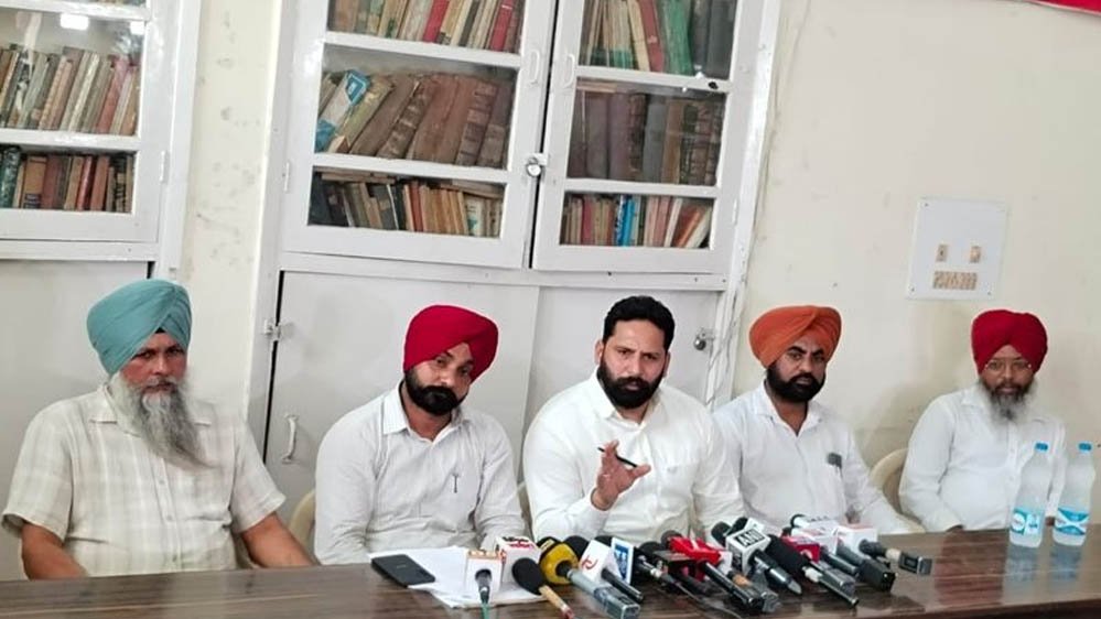 PUNBUS कर्मियों की पंजाब सरकार को चेतावनी, नियमितीकरण नहीं हुआ तो विधानसभा सत्र का करेंगे घेराव PUNBUS कर्मियों की पंजाब सरकार को चेतावनी, नियमितीकरण नहीं हुआ तो विधानसभा सत्र का करेंगे घेराव