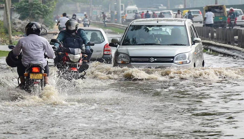 Punjab Weather Update: 3 जिलों में मूसलाधार बारिश, घरों में घुसा पानी; अगले 4 दिन भारी बारिश का अलर्ट Punjab Weather Update: 3 जिलों में मूसलाधार बारिश, घरों में घुसा पानी; अगले 4 दिन भारी बारिश का अलर्ट