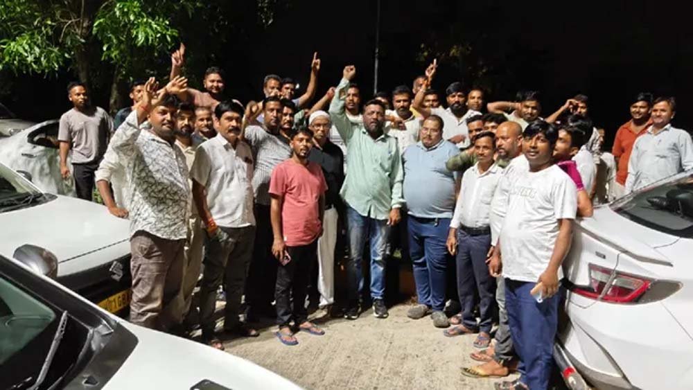 रांची में ऑनलाइन कैब चालकों की हड़ताल जारी, 12 हजार ड्राइवर आंदोलन में शामिल। रांची में ऑनलाइन कैब चालकों की हड़ताल जारी, 12 हजार ड्राइवर आंदोलन में शामिल।