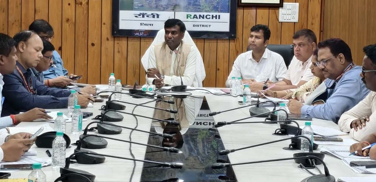 मतदाता सूची पुनरीक्षण में लापरवाही पर सीओ को शो-कॉज, वेतन भी रुकेगा मतदाता सूची पुनरीक्षण में लापरवाही पर सीओ को शो-कॉज, वेतन भी रुकेगा