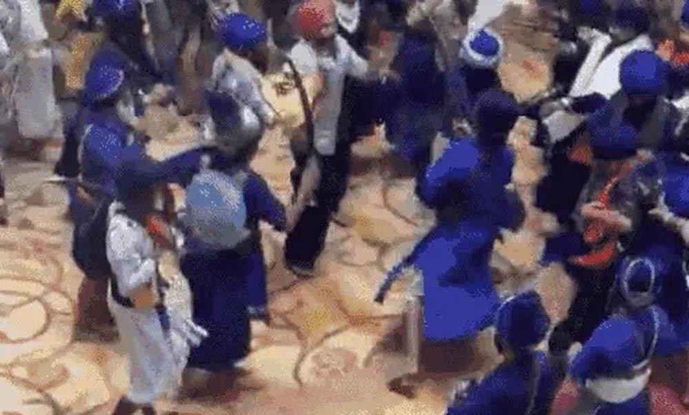 मोहाली में निहंग जसदीप समेत 10 पर FIR, गुरुद्वारा सिंह शहीदां के बाहर मारपीट मामले में पुलिस का बड़ा एक्शन मोहाली में निहंग जसदीप समेत 10 पर FIR, गुरुद्वारा सिंह शहीदां के बाहर मारपीट मामले में पुलिस का बड़ा एक्शन