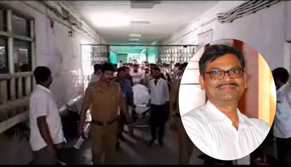 बिलासपुर में मंच पर गाना गाते-गाते प्रोफेसर को आया हार्ट अटैक, मौके पर हुई मौत बिलासपुर में मंच पर गाना गाते-गाते प्रोफेसर को आया हार्ट अटैक, मौके पर हुई मौत