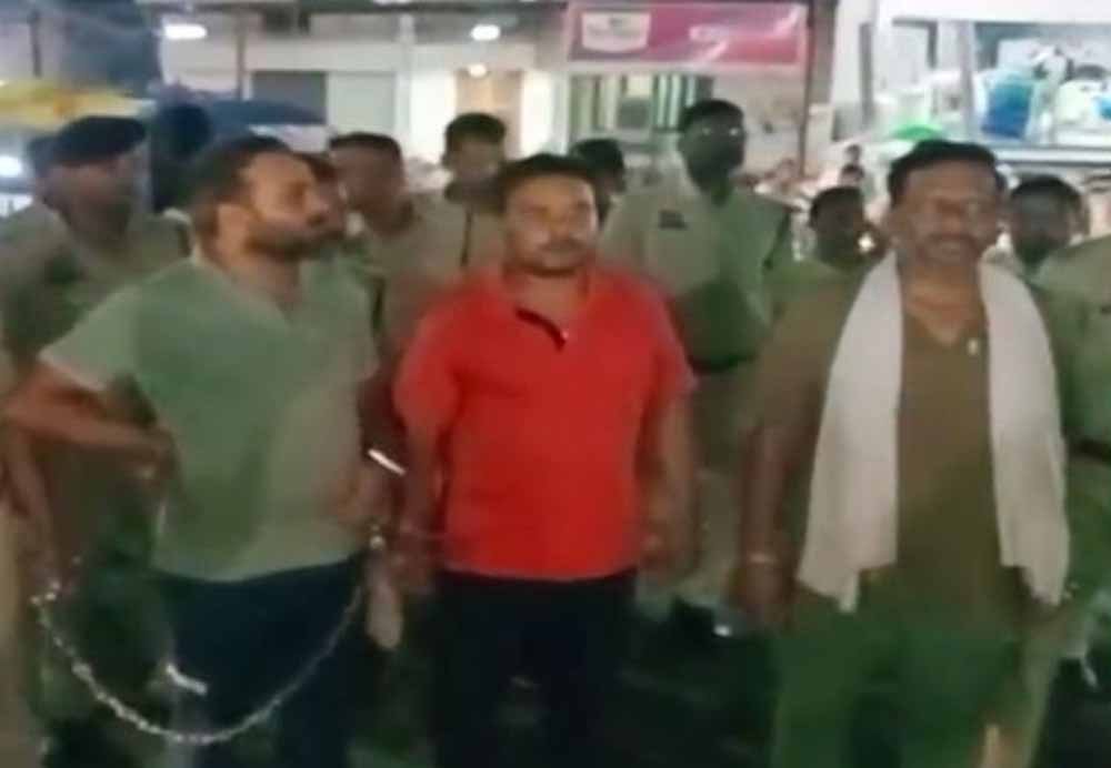 नौगई तिहरा हत्याकांड की जांच करने पहुंची CBI की पांच सदस्यीय टीम नौगई तिहरा हत्याकांड की जांच करने पहुंची CBI की पांच सदस्यीय टीम