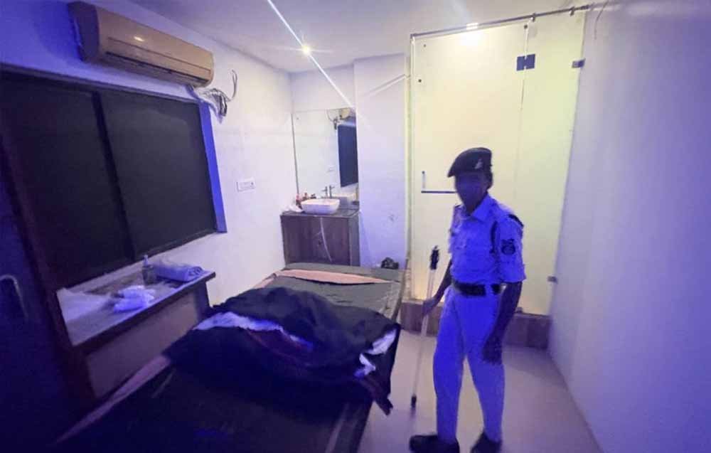 Raipur News: स्पा सेंटरों पर पुलिस का छापा, नियमों में लापरवाही पर सख्त कार्रवाई की चेतावनी Raipur News: स्पा सेंटरों पर पुलिस का छापा, नियमों में लापरवाही पर सख्त कार्रवाई की चेतावनी