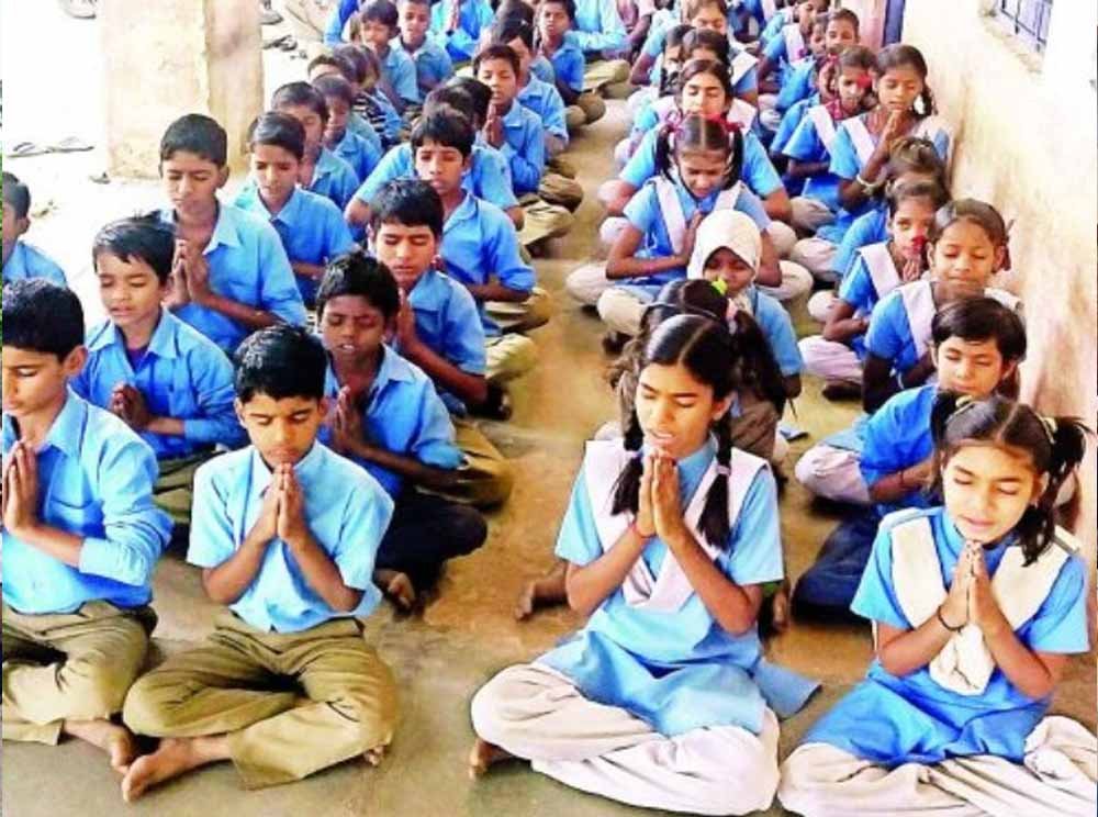 छत्तीसगढ़ के सरकारी स्कूलों में मंत्रोच्चार रहेगा अनिवार्य, शिक्षा मंत्री गजेन्द्र बोले- आदेश वापस नहीं होगा छत्तीसगढ़ के सरकारी स्कूलों में मंत्रोच्चार रहेगा अनिवार्य, शिक्षा मंत्री गजेन्द्र बोले- आदेश वापस नहीं होगा