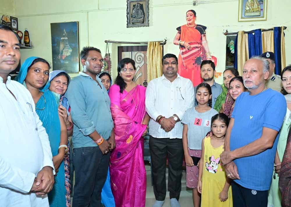 शिक्षा मंत्री ने पद्म विभूषण डॉ. तीजन बाई के श्रद्धांजलि कार्यक्रम की तैयारियों का लिया जायजा शिक्षा मंत्री ने पद्म विभूषण डॉ. तीजन बाई के श्रद्धांजलि कार्यक्रम की तैयारियों का लिया जायजा