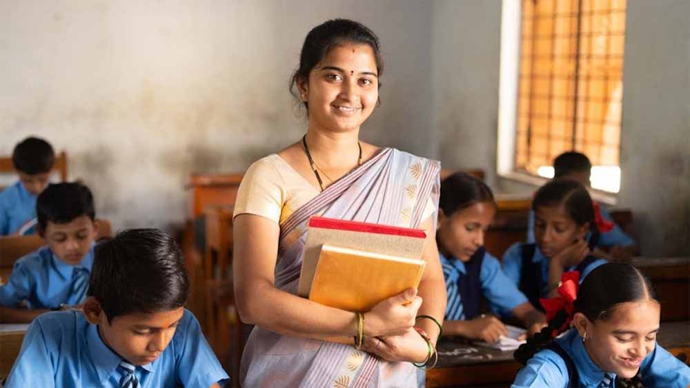 छत्तीसगढ़ में शिक्षकों को बड़ी राहत, शिक्षा सत्र 2026-27 के अंत तक मिलेगी पुनर्नियुक्ति छत्तीसगढ़ में शिक्षकों को बड़ी राहत, शिक्षा सत्र 2026-27 के अंत तक मिलेगी पुनर्नियुक्ति