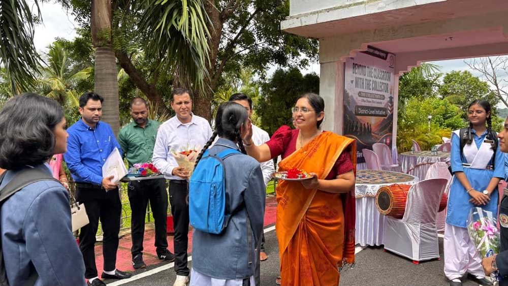 सपनों को मिला कलेक्टर का साथ, द कलेक्टर्स-15 से शुरू हुई बदलाव की नई इबारत सपनों को मिला कलेक्टर का साथ, द कलेक्टर्स-15 से शुरू हुई बदलाव की नई इबारत