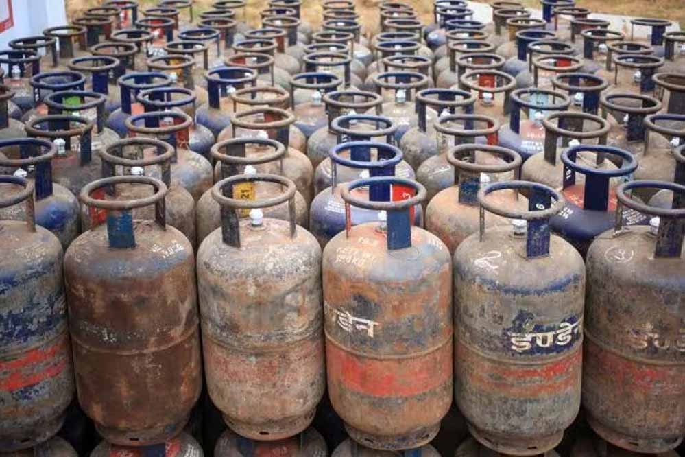 LPG Price Cut: जुलाई के पहले दिन बड़ी राहत, सस्ता हुआ LPG सिलेंडर, जानें आपके शहर के नए रेट LPG Price Cut: जुलाई के पहले दिन बड़ी राहत, सस्ता हुआ LPG सिलेंडर, जानें आपके शहर के नए रेट