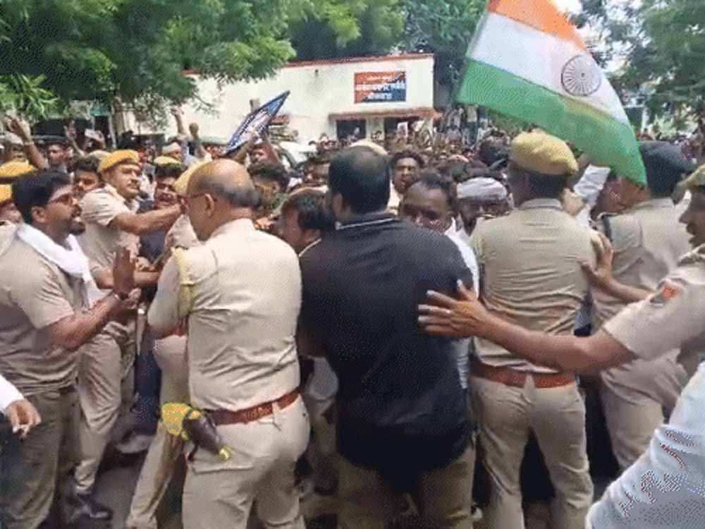 NEET पेपर लीक के खिलाफ पंजाब में AAP का प्रदर्शन, आज थालियां बजाकर जताएंगे विरोध NEET पेपर लीक के खिलाफ पंजाब में AAP का प्रदर्शन, आज थालियां बजाकर जताएंगे विरोध