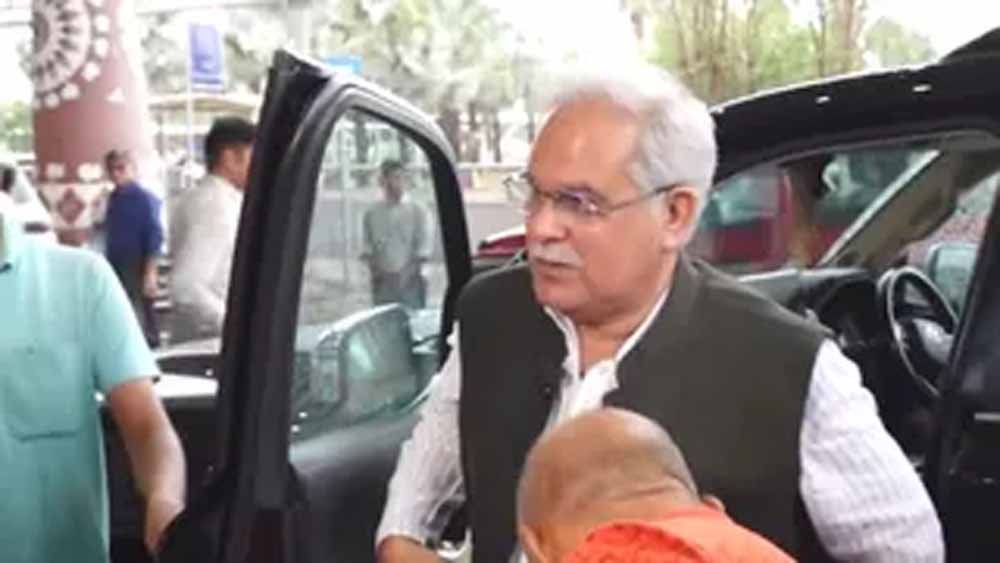 पंजाब कांग्रेस में कलह के बीच एक्टिव हुए भूपेश बघेल, चन्नी-वड़िंग विवाद सुलझाने की कवायद तेज पंजाब कांग्रेस में कलह के बीच एक्टिव हुए भूपेश बघेल, चन्नी-वड़िंग विवाद सुलझाने की कवायद तेज