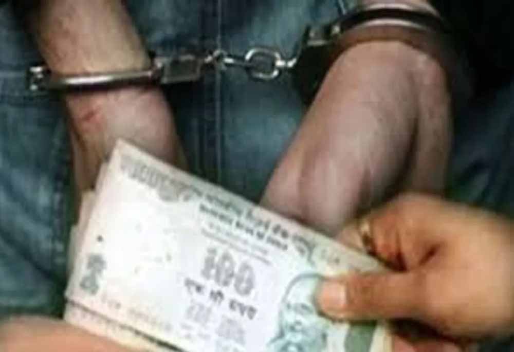 चंडीगढ़ में रिश्वतखोरी पर बड़ी कार्रवाई, ₹30 हजार लेते प्रसार भारती का एक्सईएन गिरफ्तार चंडीगढ़ में रिश्वतखोरी पर बड़ी कार्रवाई, ₹30 हजार लेते प्रसार भारती का एक्सईएन गिरफ्तार
