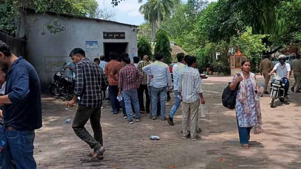 पंजाब में सरकारी नौकरी परीक्षा में मुन्नाभाई गैंग का भंडाफोड़, परीक्षार्थियों की जगह दूसरे लोग देते मिले पेपर पंजाब में सरकारी नौकरी परीक्षा में मुन्नाभाई गैंग का भंडाफोड़, परीक्षार्थियों की जगह दूसरे लोग देते मिले पेपर
