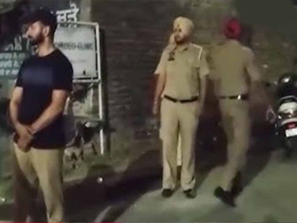 पंजाब के VIP थे आतंकियों के निशाने पर, पाकिस्तान से पहुंचे हथियार, सुरक्षा एजेंसियों का बड़ा खुलासा पंजाब के VIP थे आतंकियों के निशाने पर, पाकिस्तान से पहुंचे हथियार, सुरक्षा एजेंसियों का बड़ा खुलासा