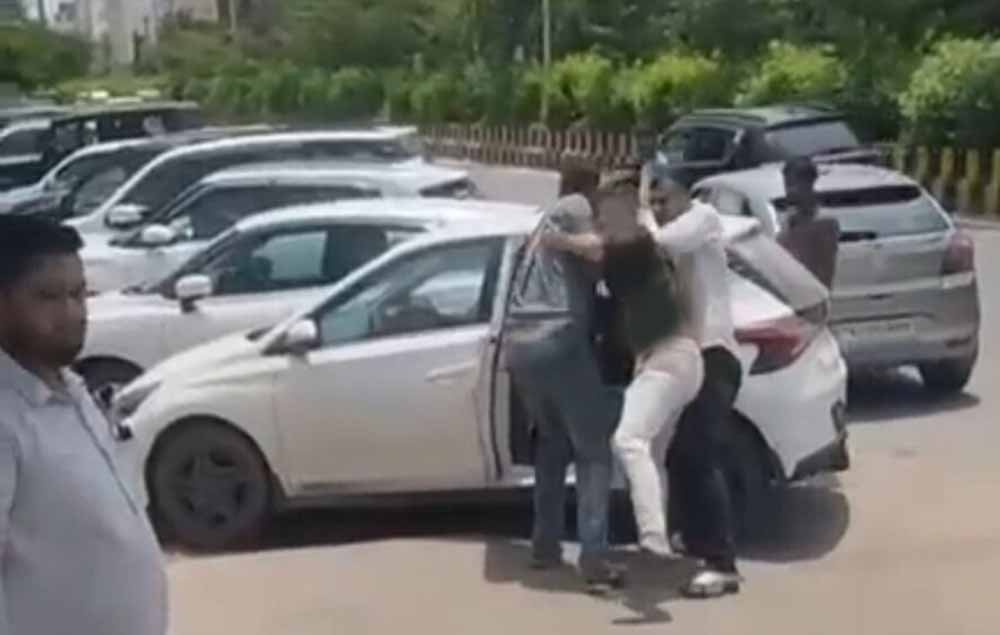 बठिंडा में पुलिसकर्मी का अपहरण, 2 लाख रुपये की फिरौती मांगी; केस दर्ज बठिंडा में पुलिसकर्मी का अपहरण, 2 लाख रुपये की फिरौती मांगी; केस दर्ज