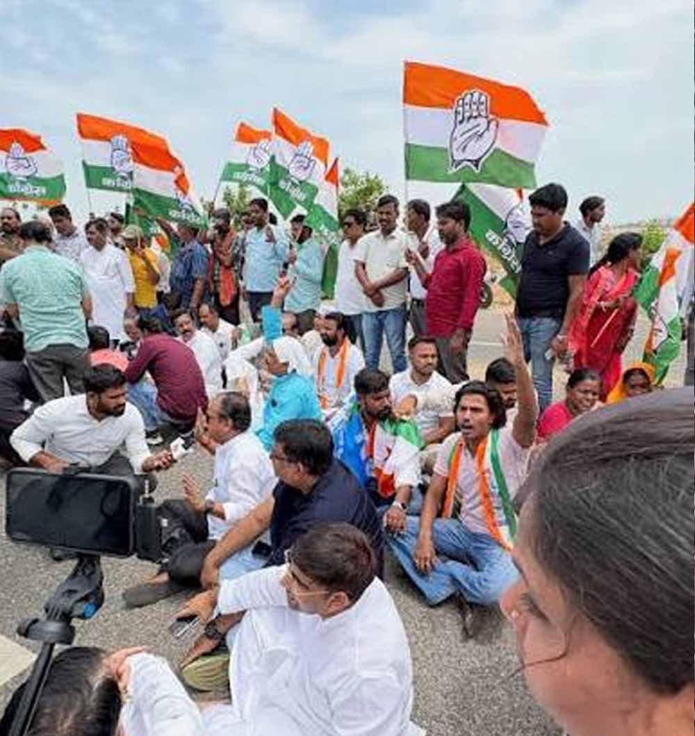 दिल्ली की गिरफ्तारियों के विरोध में पंजाब कांग्रेस का प्रदर्शन, सड़कों पर उतरे कार्यकर्ता दिल्ली की गिरफ्तारियों के विरोध में पंजाब कांग्रेस का प्रदर्शन, सड़कों पर उतरे कार्यकर्ता