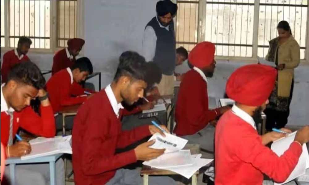 पंजाब में खराब परीक्षा परिणाम पर सख्ती, 68 स्कूलों के प्रिंसिपलों पर कार्रवाई की तैयारी पंजाब में खराब परीक्षा परिणाम पर सख्ती, 68 स्कूलों के प्रिंसिपलों पर कार्रवाई की तैयारी