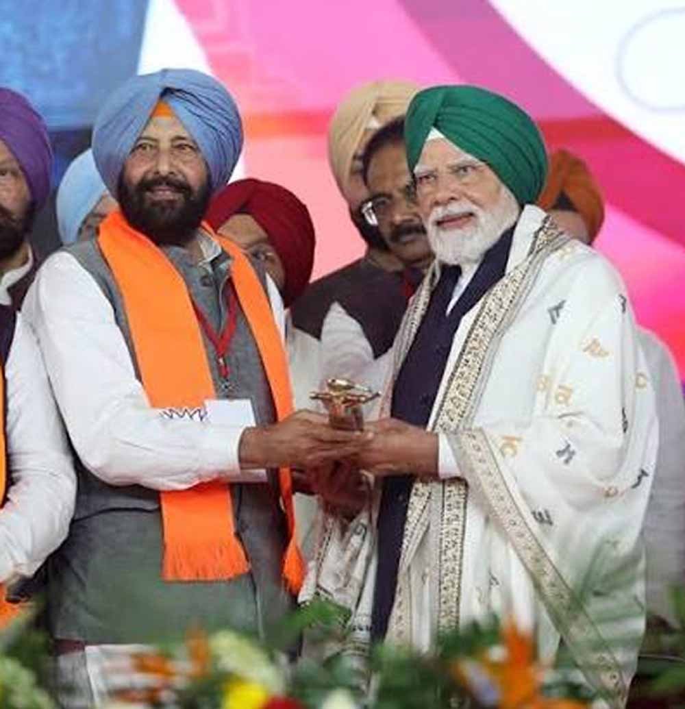 PM मोदी के एक वाक्य ने जीत लिया ‘टर्बन मैन’ का दिल, बोले- ‘बहुत सुंदर बांधी है’ PM मोदी के एक वाक्य ने जीत लिया ‘टर्बन मैन’ का दिल, बोले- ‘बहुत सुंदर बांधी है’