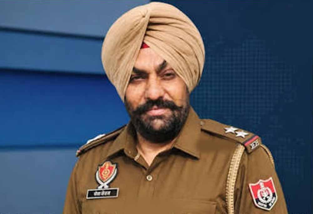 FBI ने पंजाब पुलिस के अधिकारी को किया गिरफ्तार, गैंगस्टरों के नाम पर NRI परिवार से रंगदारी वसूलने का आरोप FBI ने पंजाब पुलिस के अधिकारी को किया गिरफ्तार, गैंगस्टरों के नाम पर NRI परिवार से रंगदारी वसूलने का आरोप