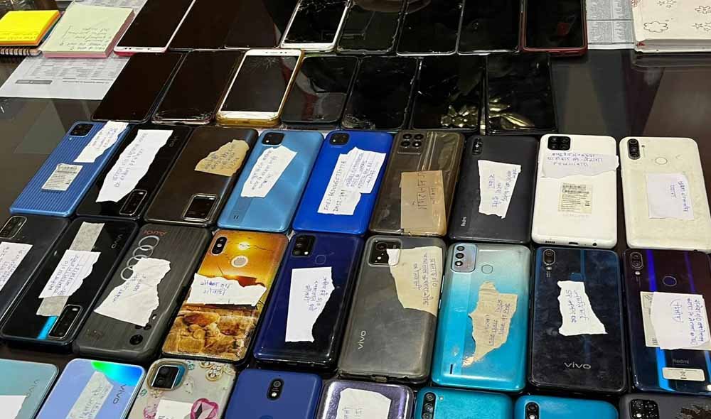 Punjab News: गुरदासपुर पुलिस ने बरामद किए 120 खोए मोबाइल, असली मालिकों को लौटाए Punjab News: गुरदासपुर पुलिस ने बरामद किए 120 खोए मोबाइल, असली मालिकों को लौटाए