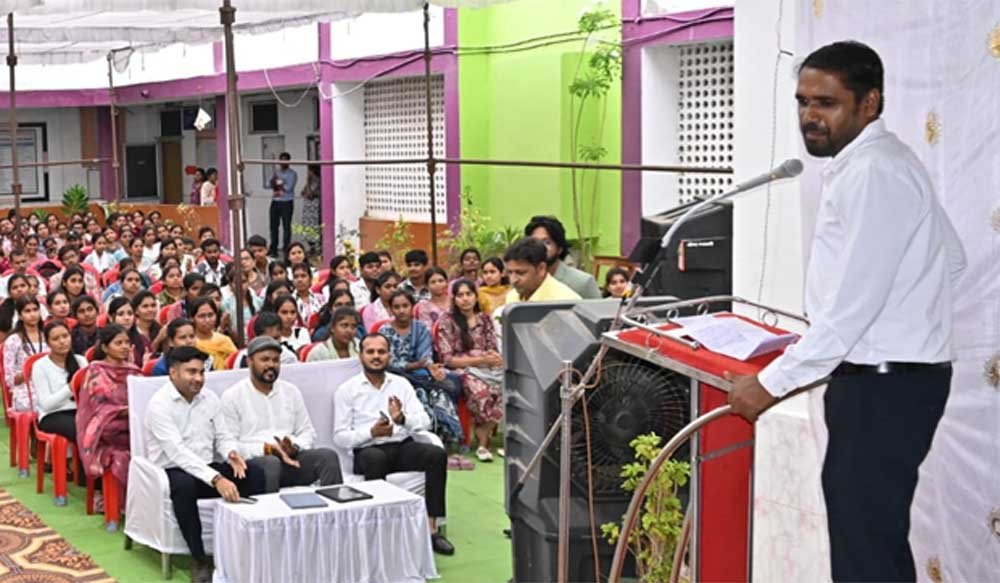 धमतरी प्रशासन की अनूठी ‘पहल’: युवाओं को मिलेगी मुफ्त कोचिंग धमतरी प्रशासन की अनूठी ‘पहल’: युवाओं को मिलेगी मुफ्त कोचिंग