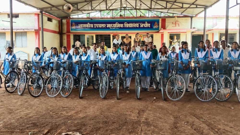 सरस्वती साइकिल योजना से बेटियों के सपनों को मिले पंख सरस्वती साइकिल योजना से बेटियों के सपनों को मिले पंख