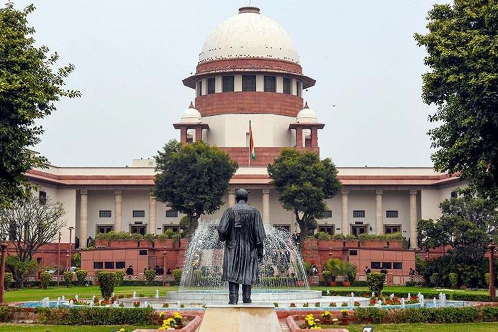 दिल्ली सरकार को सुप्रीम कोर्ट से झटका, बिजली कंपनियों के CAG ऑडिट पर फिलहाल रोक दिल्ली सरकार को सुप्रीम कोर्ट से झटका, बिजली कंपनियों के CAG ऑडिट पर फिलहाल रोक