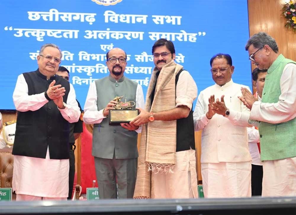 छत्तीसगढ़ विधानसभा उत्कृष्ट कार्य संस्कृति और स्वस्थ संसदीय परंपरा का जीवंत उदाहरण : राज्यपाल रमेन डेका छत्तीसगढ़ विधानसभा उत्कृष्ट कार्य संस्कृति और स्वस्थ संसदीय परंपरा का जीवंत उदाहरण : राज्यपाल रमेन डेका