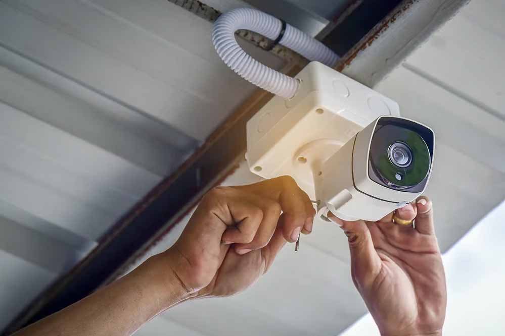 अमृतसर-मानावाला रेलवे ट्रैक पर CCTV कैमरा मिलने से हड़कंप, RPF ने शुरू की जांच अमृतसर-मानावाला रेलवे ट्रैक पर CCTV कैमरा मिलने से हड़कंप, RPF ने शुरू की जांच