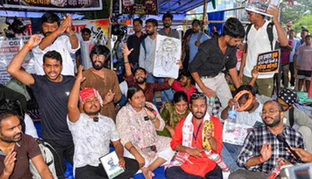 JPSC Protest: छात्रों के आंदोलन का असर! तीन सदस्यों के इस्तीफे से बढ़ी हलचल, 3 परीक्षाएं रद्द होने के आसार JPSC Protest: छात्रों के आंदोलन का असर! तीन सदस्यों के इस्तीफे से बढ़ी हलचल, 3 परीक्षाएं रद्द होने के आसार