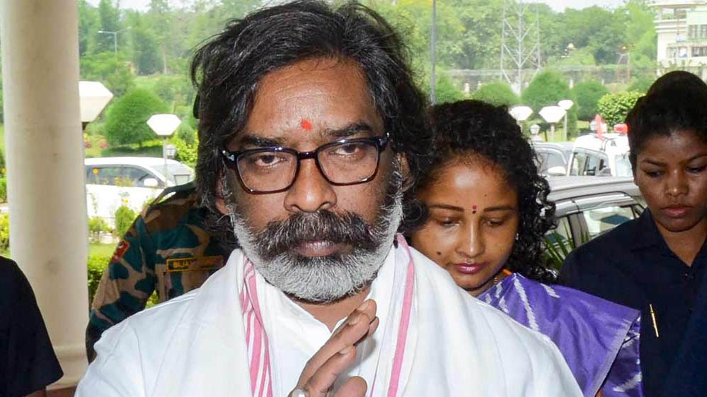 ‘UP-बिहार के लोग, लखनऊ की कंपनी…’ परीक्षा गड़बड़ी पर CM हेमंत सोरेन ने विपक्ष को घेरा ‘UP-बिहार के लोग, लखनऊ की कंपनी…’ परीक्षा गड़बड़ी पर CM हेमंत सोरेन ने विपक्ष को घेरा