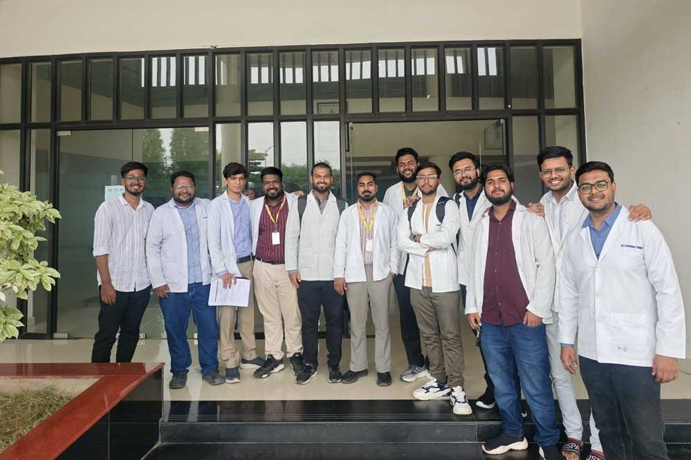 इंटर्न्स की समस्याओं पर चिकित्सा शिक्षा विभाग की बैठक, स्टाइपेंड बढ़ाने की माँग पर विचार का आश्वासन
