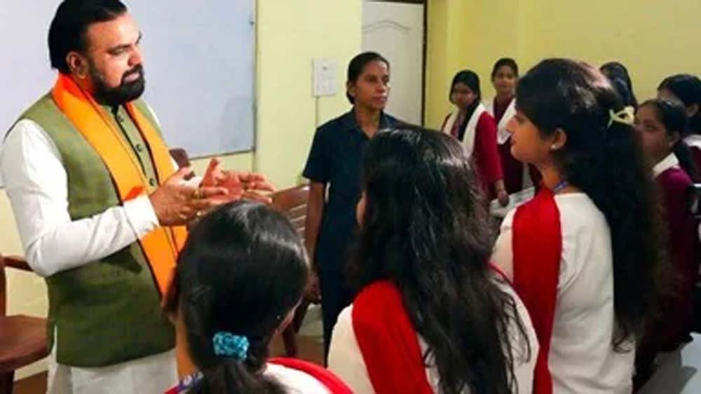 बिहार में हर महीने लगेगा छात्र सहयोग शिविर, 10 दिन में कार्रवाई नहीं तो CM ऑफिस से नोटिस बिहार में हर महीने लगेगा छात्र सहयोग शिविर, 10 दिन में कार्रवाई नहीं तो CM ऑफिस से नोटिस